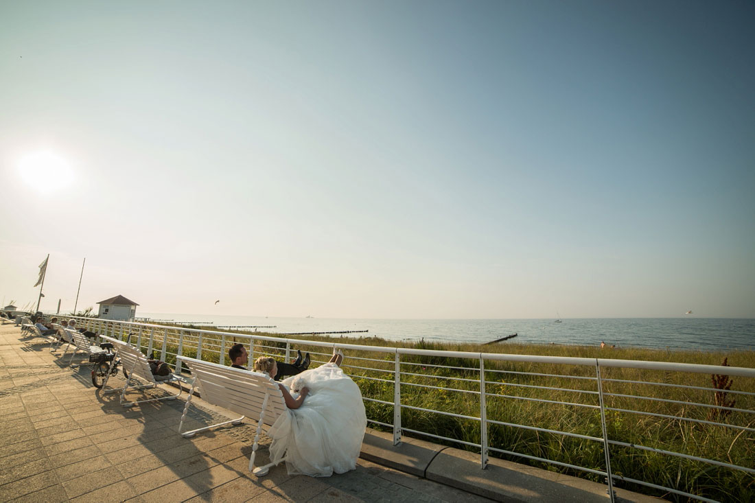 Hochzeitspaar am Meer