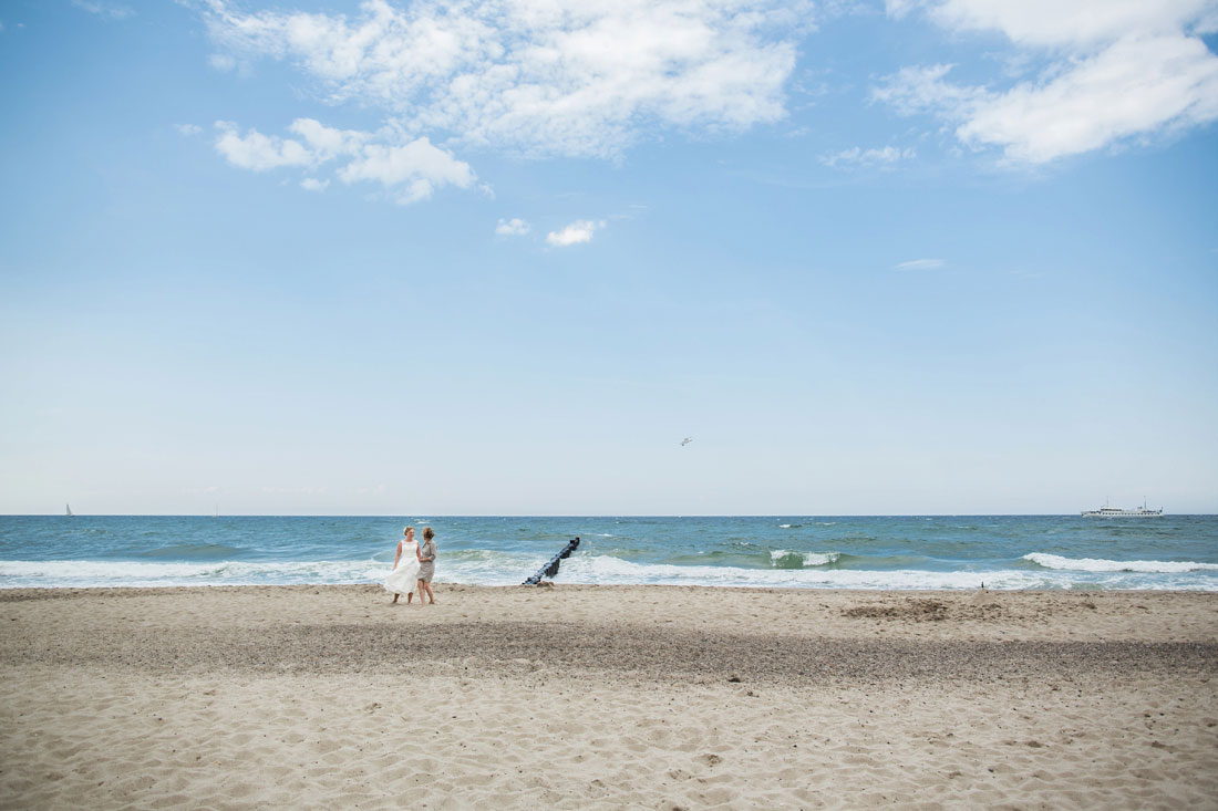 Braut am Strand